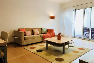 Image de La Maison Terrasse avec parking privé à Ponta Delgada, quartier calme.