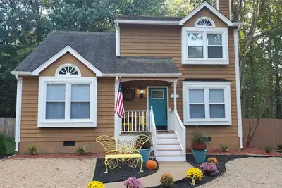 Image de Treehouse Feel! Adultes bienvenus! Luxe! Fios Wifi / Tv! Équipements extérieurs!