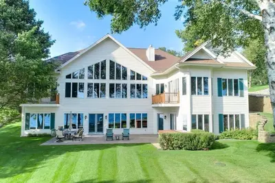 Image de Superbe chalet exécutif sur le lac Koronis