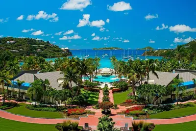 Image de Studio avec une vue imprenable sur Great Cruz Bay dans la belle Westin Resort St. John