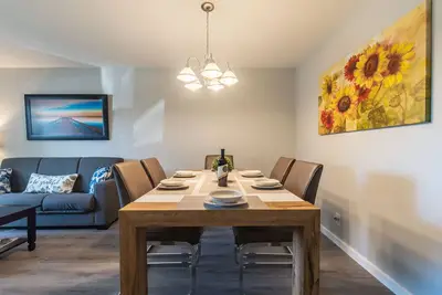 Image de Nouveau! Idéalement situé maison de la Silicon Valley 4br