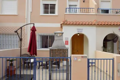 Image de Maison de ville à deux lits et deux salles de bain avec vue sur la mer, Tv, Wifi, solarium