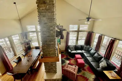 Image de Nouveau! 5bd / 3bath + Loft, Ski-in / out Sfh avec bain à remous Wifi Gratuit Recommandé aux familles