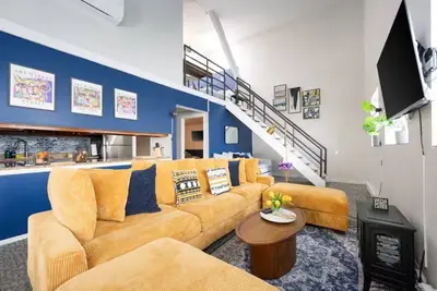 Image de Penthouse aéré 2bd avec balcon + salle de gym au centre-ville