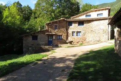 Image de Ancien moulin restauré avec 2 chambres et piscine communautaire chauffée