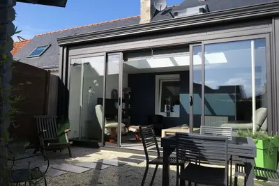 Image de Maison rénovée 3*, exposée Sud, cour fermée, près du centre de Trégastel, avec vélo et équipements bébé