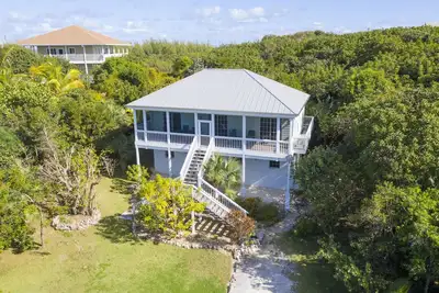Image de Peaceful Times House - Green Turtle Cay, Abaco - À deux pas de la baie de Coco