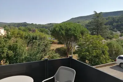 Image de Confortable T2 parking privé ascenseur climatisé wifi à 300 m de la cure