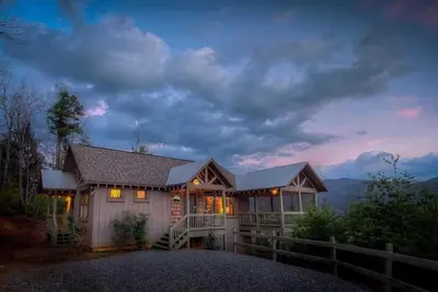 Image de Tout sur la vue - Animaux acceptés | Vue à 180 degrés | Porche blindé | Cheminée d'extérieur