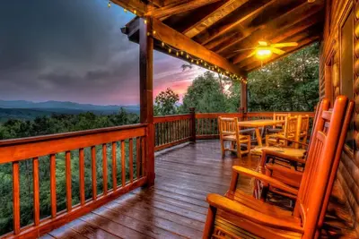 Image de Bear Hug - Animaux acceptés | Vues à long terme | Foyer