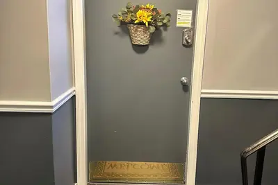 Image de Bel appartement sûr et propre près de tout! ! ! ! !