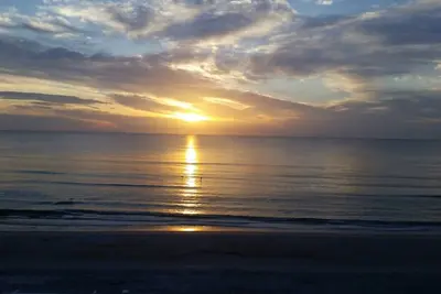 Image de Nouvelle Liste! . . . \"Seaclusion \". . . Villa élégante près de la mer