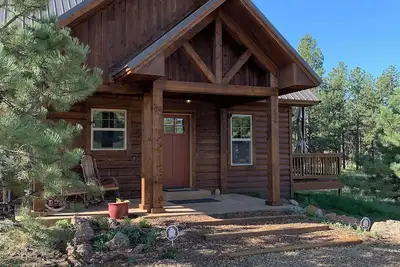 Image de Évadez-vous à Pinewood Haven! Une retraite paisible, à couper le souffle et privée