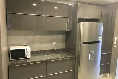 Image de 2 Br Apt près de Auc & Point 90