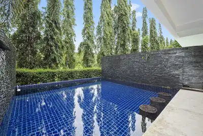 Image de 2 villas, 9 chambres pour 24 personnes. 2 piscines.
