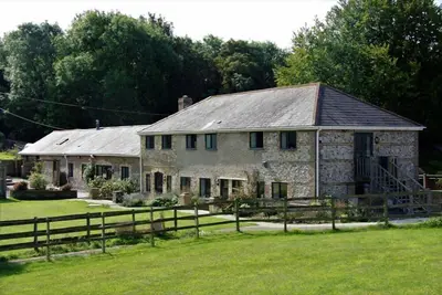 Image de Une magnifique et luxueuse grande maison familiale pouvant accueillir 12 personnes avec un grand jardin et une piscine