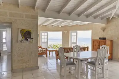 Image de Maison de 2 chambres en bord de mer à droite de la plage de sable blanc de Silver Sands