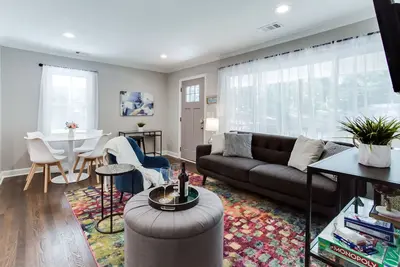 Image de Lavish Living - 8 minutes du stade Braves avec King