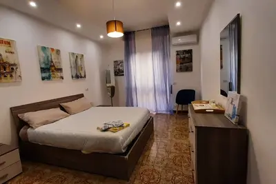 Image de appartement vincenzo entier proche du metro A et du centre ville. A. C. wifi trois chambres