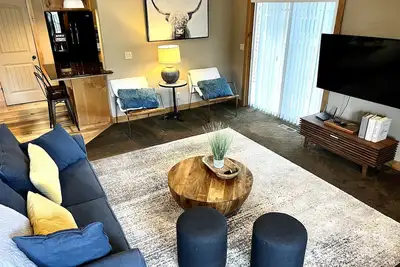 Image de Belle maison sur le côté ouest souhaitable de Bend!