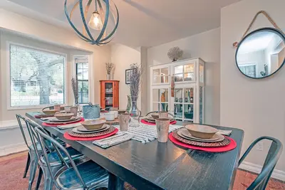 Image de Wine Country Mountain View Home avec 4 lits King et bain à remous