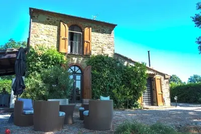 Image de Fantastique villa toscane dans un endroit isolé avec piscine et cuisine en plein air, près de la mer