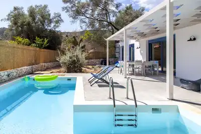 Villa avec piscine privée près de la plage