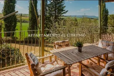Image de Fonte Bertus - Le cyprès