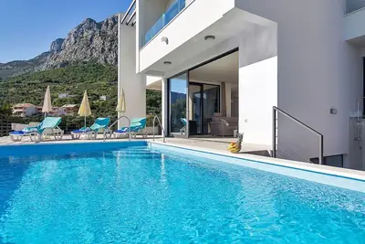 Image de Villa Maslina avec piscine chauffée et vue fantastique sur la mer