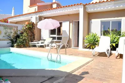 Image de Stylish and well-equipped, private pool, close to amenities, free Ac & Wifi