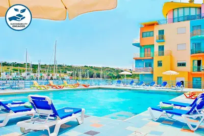 Image de Apartment with Marina View and Pool