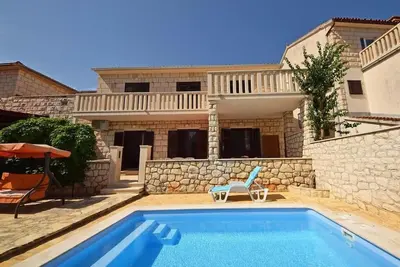 Image de Appartement Marija avec piscine et vue mer