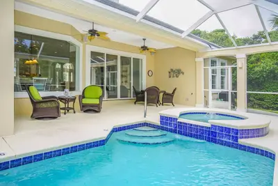 Image de Impeccable 4 Bdr / 3 Salle De Bain Maison W / Piscine PRIVÉE Et Hot Tub! !