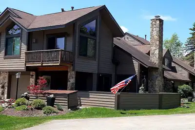 Image de Mountain Splendor-Ski In / Out Deluxe 3 chambres / 3. 5 Bath Townhouse-7 Springs Sunridge