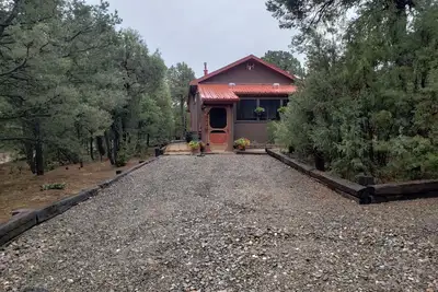 Image de Evadez-vous dans les montagnes fraîches et détendez-vous dans le bain à remous ou profitez du plein air!