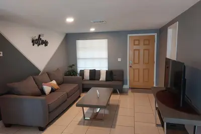 Image de Confortable près de Busch Garden, de l'aéroport, du stade Raymond James et plus