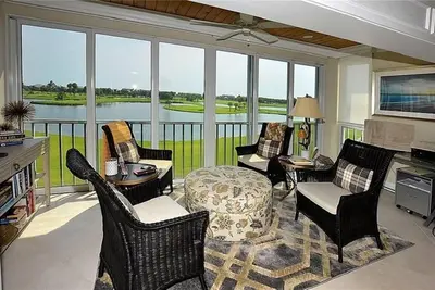 Image de Beau 2/2 avec vue sur le lac et le terrain de golf!