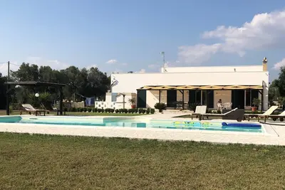 Image de Villa traditionnelle des Pouilles en pierre avec piscine privée, à 5 minutes d'Oria