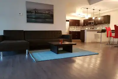 Image de Superbe unité privée de 1600 pieds carrés et terrasse privée de 300 pieds carrés