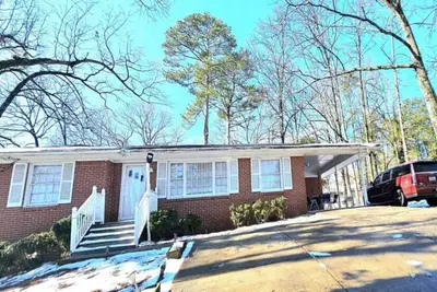 Image de [Lovely🌷home] ❤❤❤5 lits // Sleep 6 + Sparkling Clean + 50💎Review @ Stockbridge, Atl Ga.