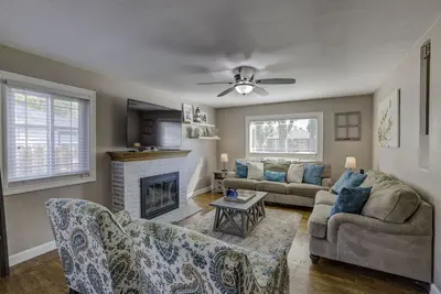Image de Shades of Blue Homestead 3br 2bth au coeur de Lodi