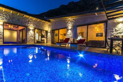 Image de Villa lune de miel avec piscine extérieure totalement privée, piscine intérieure chauffée et vue