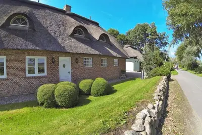 Image de Digue de Pâques Molehill - Maison jumelée au toit de chaume Molehill