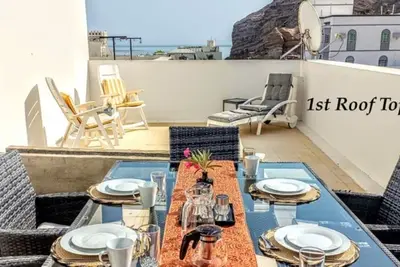 Image de Appartement élégant avec une vue fascinante