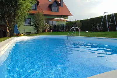 Image de Très belle maison de vacances avec terrasses, jardin et piscine, près de Weimar