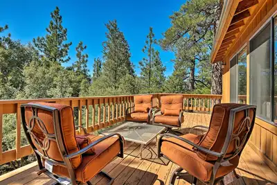 Image de Nouveau! Pine Mountain Club Cottage avec terrasse enveloppante!