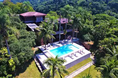 Image de W01. 337 · Île du Japon par WhereInRio Luxury Rentals