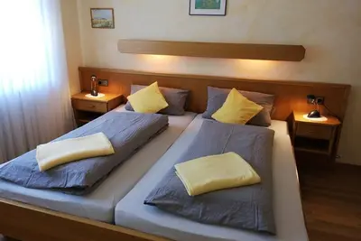 Image de Chambre d'hôtes / Appartement Douche / Wc, vue vignoble - Schier, Appart-Pension