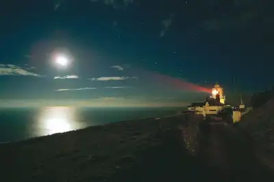 Image de Vanguard est un chalet attaché au phare de Whitby dans le Yorkshire. Il peut accueillir cinq personnes. Pourquoi ne pas réserver dès maintenant un hébergement habituel que vous n'oublierez pas!