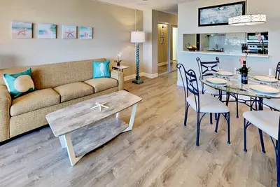 Image de Sunset Views * Entierement Remodeled Beachy Decor!